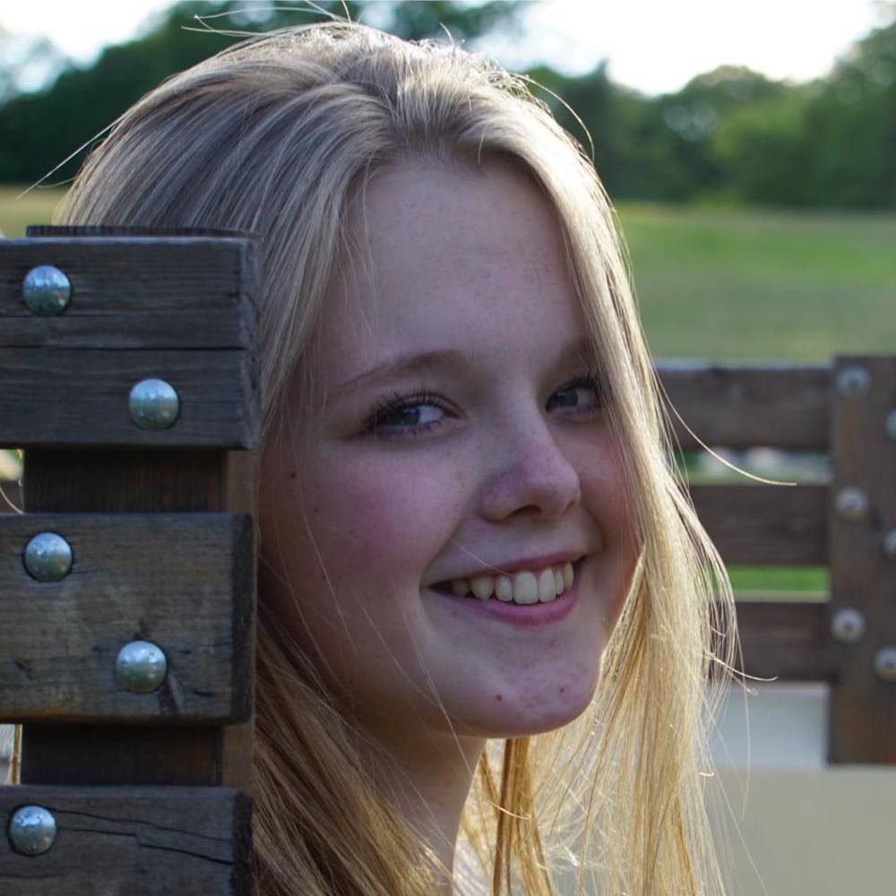 Meet your Posher, Kira